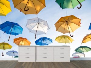 טפט מטריות ושמיים כחולים