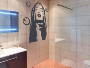 מדבקת קיר  אישה ובועות