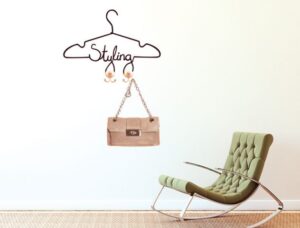 מדבקת קיר | קולב בגדים