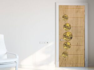 מדבקה לדלת  עץ עם חלונות מגניבים