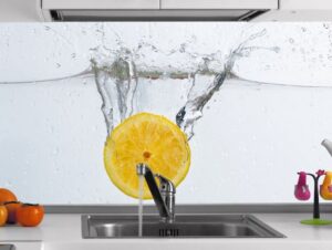 מדבקת טפט | לימון צולל למים