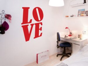 מדבקת קיר LOVE