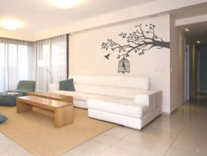 כלוב ציפורים על העץ