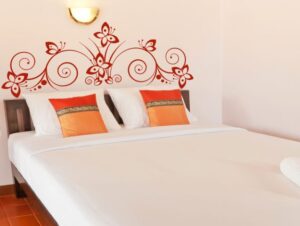 מדבקת קיר | פרפרים מעוטרים