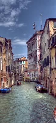 מדבקת טפט לדלת עץ מעוצבת