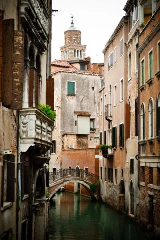 מדבקת טפט | רחוב ונציאני