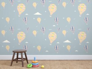 טט לגני ילדים | טפט מדבקה | כדורים פורחים בין העננים