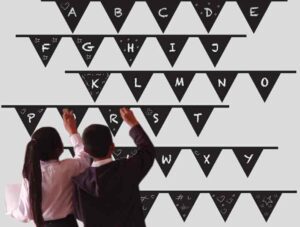 מדבקת קיר לחדרי ילדים | מדבקת קיר | דגלוני גיר