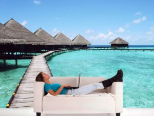 טפט לסלון | טפט מדבקה | מזח לים