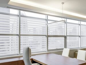 מדבקת קיר | מדבקה לזכוכית | תריסים