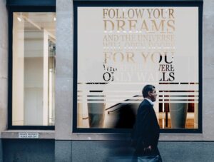 מדבקת קיר | מדבקה לזכוכית | עקוב אחרי החלומות שלך