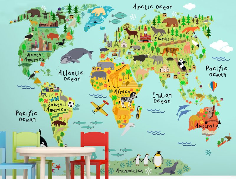 טפט צבעוני של מפת העולם מצויר עם חיות
