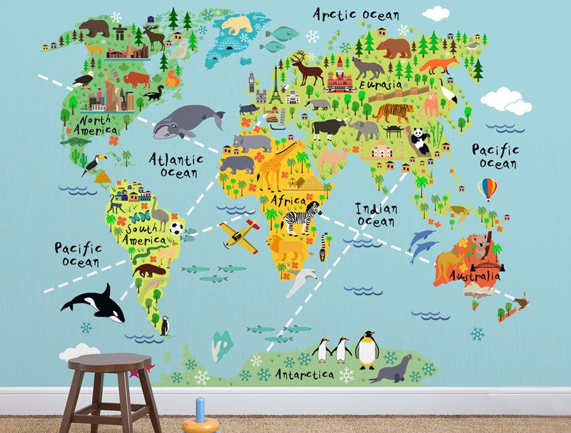 טפט קיר של מפת העולם מקווקות מצוירת עם חיות