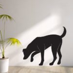 מדבקת קיר של כלבלב מרחרח