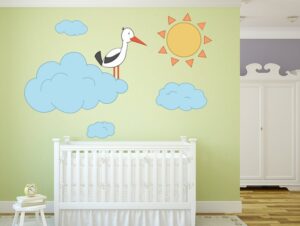 חסידה חמודה עומדת על ענן