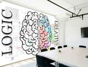 מדבקת טפט | הגיון VS יצירתיות