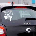 מדבקה לרכב - אל תיגע לי באוטו