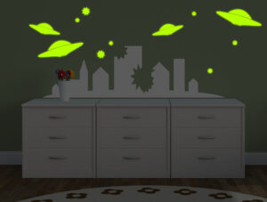 מדבקה זוהרת בחושך - חלליות חייזרים