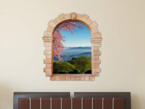 חלון עתיק להרים ועץ פורח