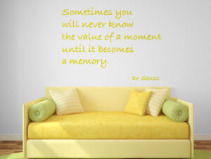 מדבקת קיר ״זכרונות״ של ד״ר סוס