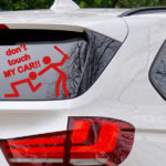 מדבקה לרכב - אל תיגע באוטו שלי