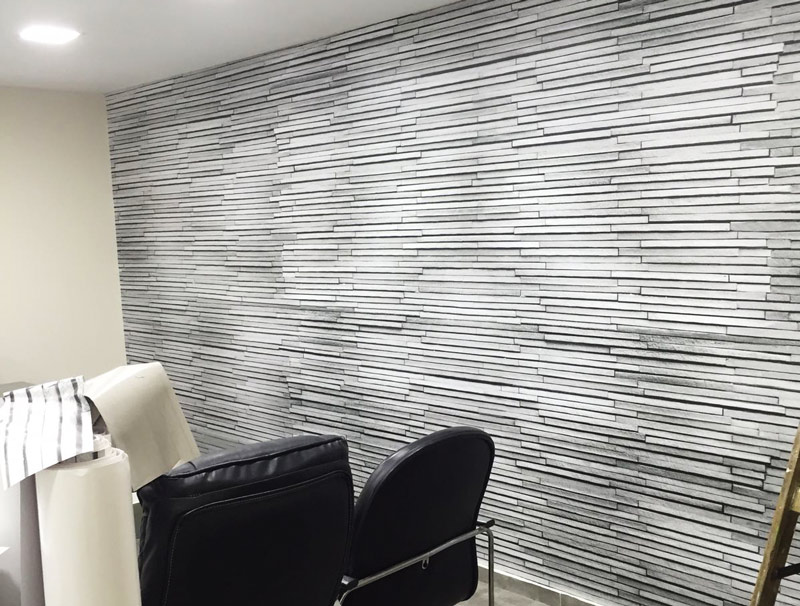 טפט בריקים דקים לבנים בגוון אפרפר