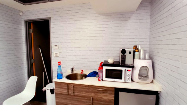 בריקים לבנים