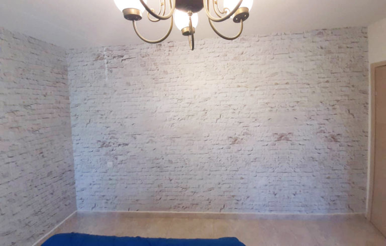 בריקים לבן עתיק