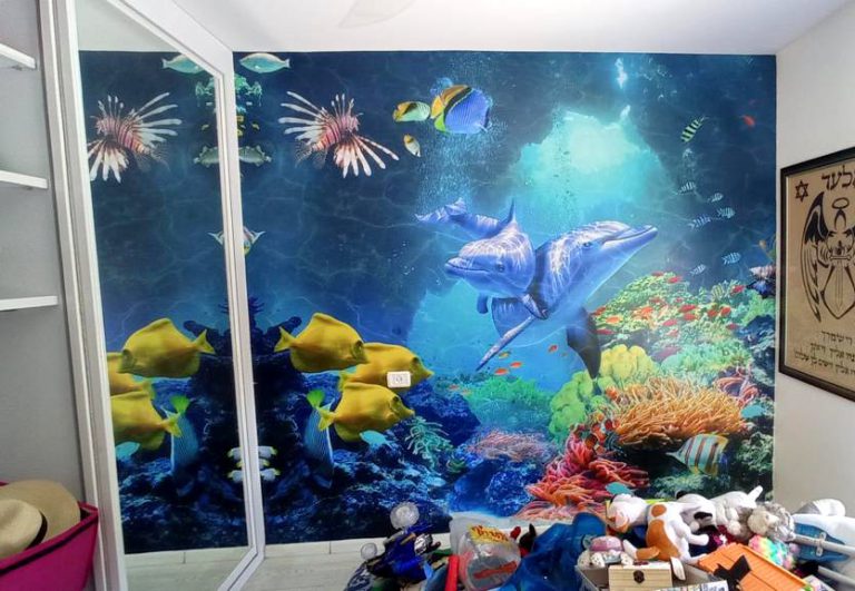 דולפינים בים