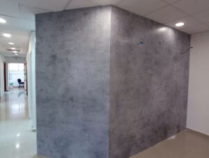 טפט - בטון אפור עם טקסטורה עדינה בגוון קר