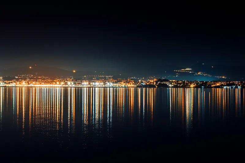 טפט - השתקפות באגם