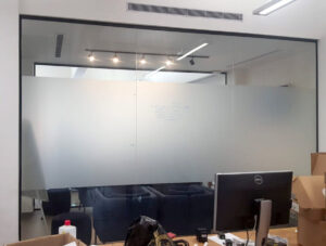 חלבי לזכוכית