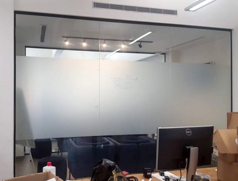 חלבי לזכוכית