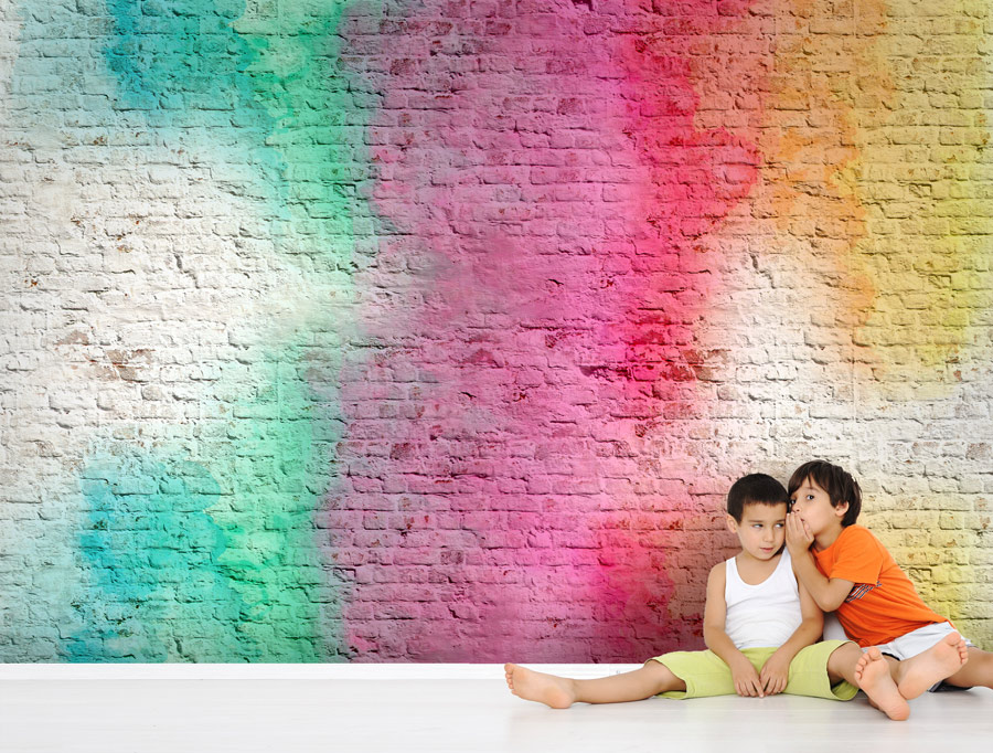 טפט - כתמים צבעוניים על קיר בריקים