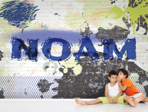 טפט - קיר בריקים עם גרפיטי ושם לבחירה - ירוק כחול