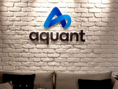 שלט לוגו פרספקס מותאם אישית