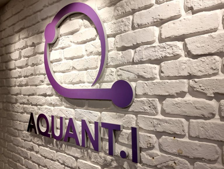 טפט - עיצוב צורות בגווני ירוק צהוב