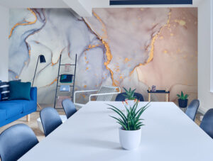 טפט | צורות שיש אבסטרקטי בצבעי לילך ותכלת זהב