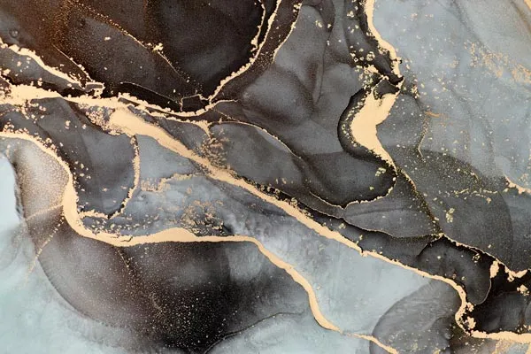 טפט | צורות שיש אבסטרקטי בצבעי חום אפרפר ופסים זהובים