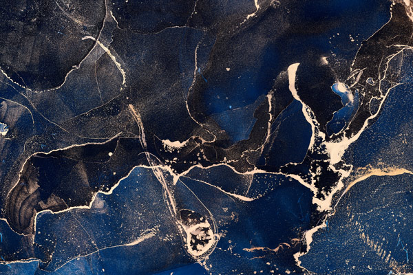 טפט | צורות שיש אבסטרקטי בצבעי כחול כהה ופסים בהירים