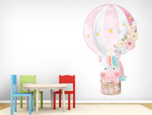 מדבקת קיר | חד קרן על כדור פורח