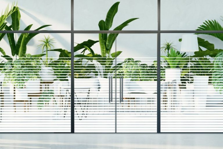 מדבקה חלבית | פסים דקים מרווחים מתקצרים