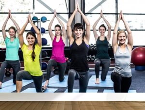 מדבקת טפט | כולם מתאמנים בחדר כושר