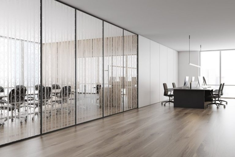 מדבקה חלבית | עצים גבוהים