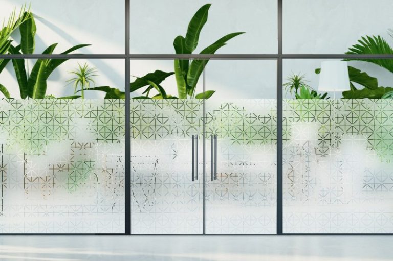 מדבקה חלבית | פלוסים בתוך מעויינים נגטיב