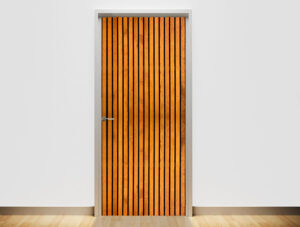 טפט לדלת | עמודות עץ בוהק עם מרווחים