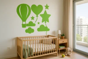 הפכו את חדר הילדים לגן של דמיון עם מדבקת הקיר שלנו בעיצוב בלונים וכוכבים, זמינה במגוון צבעים וגדלים לבחירה.