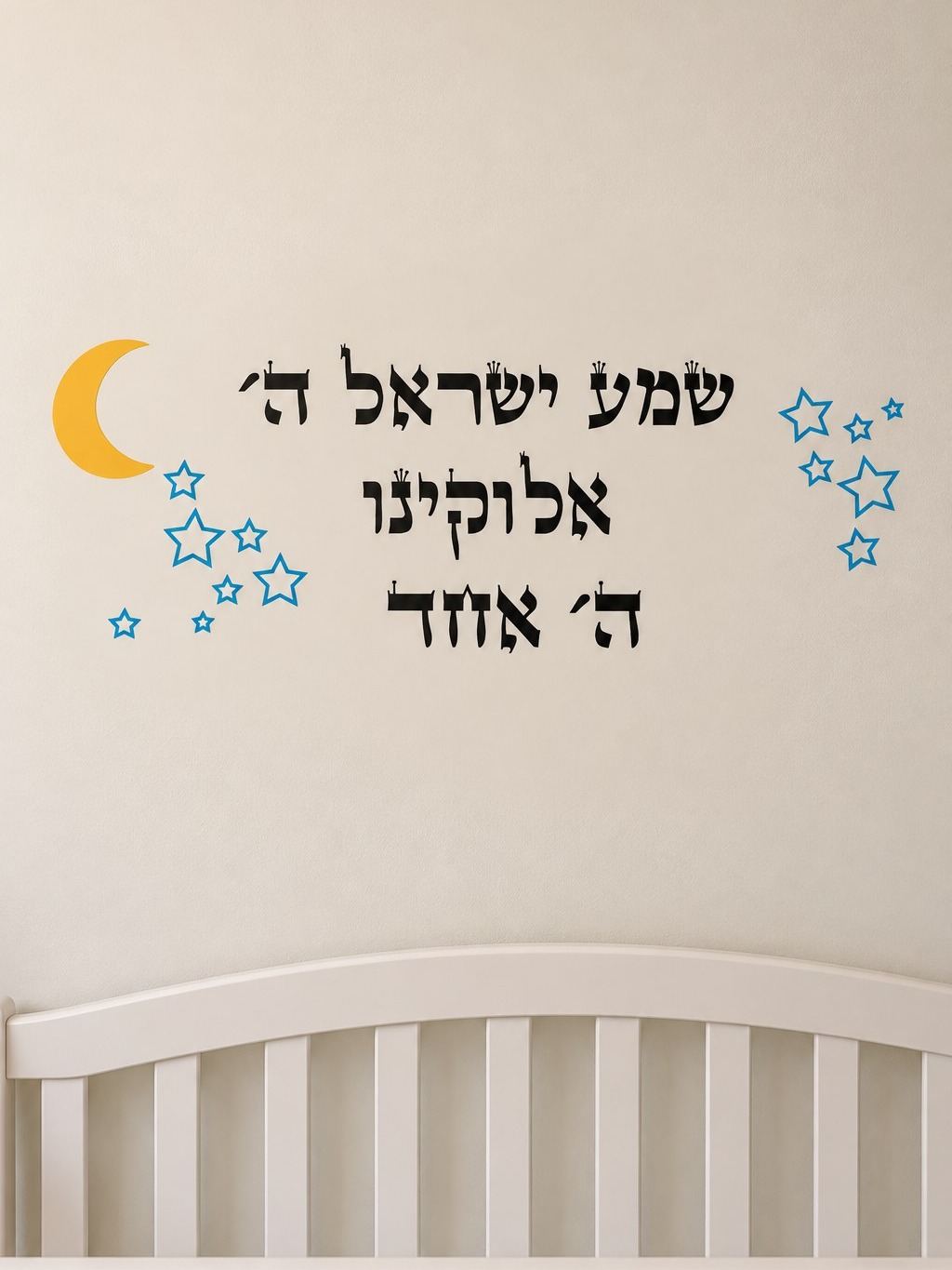 ירח שחור עם כוכבים כחולים